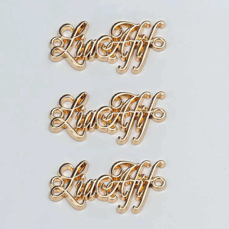 What is the specific content of the four-way buckle?